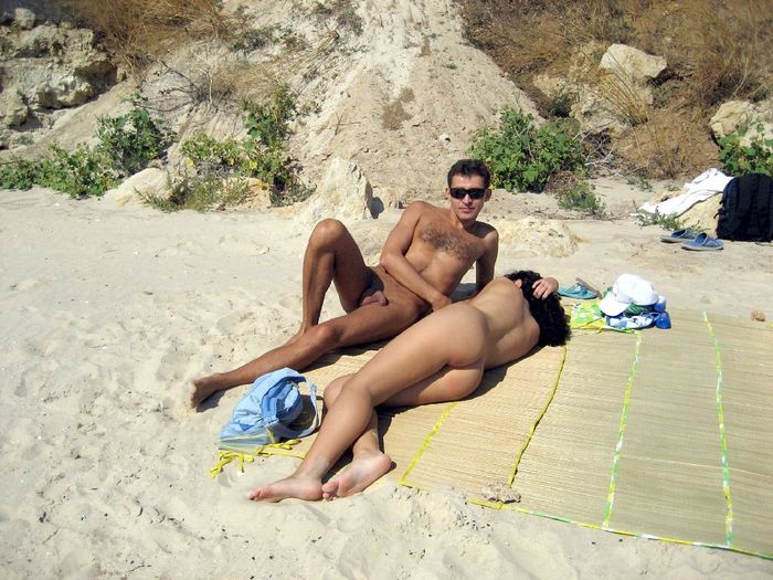 Пляжные фото без запрета с веселыми и голенькими отдыхающими