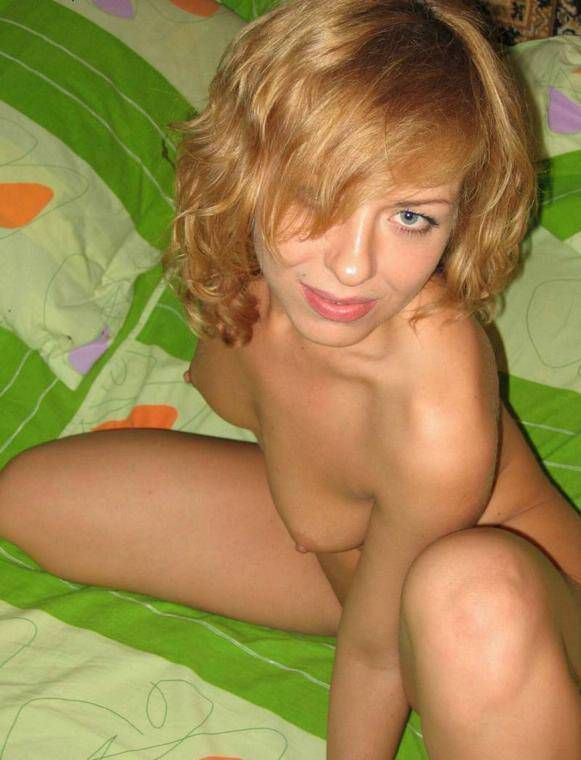 Частное фото голы девушек дома на кровати