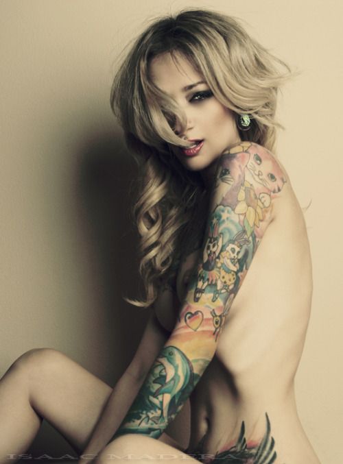 Великолепные татуированные девушки поражают своей красотой